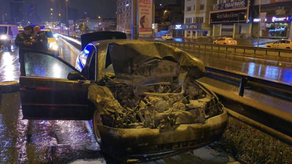 İstanbul'da zincirleme kaza! Ortalık savaş alanına döndü: 2'si ağır, 4 yaralı
