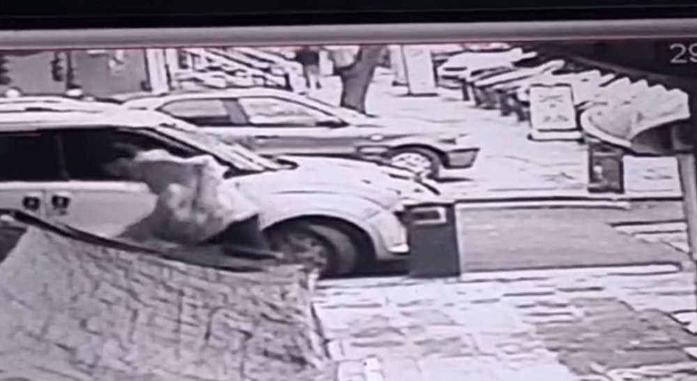 Sultangazi'de iki gün arayla iki hırsızlık: O anlar güvenlik kamerasına böyle yansıdı