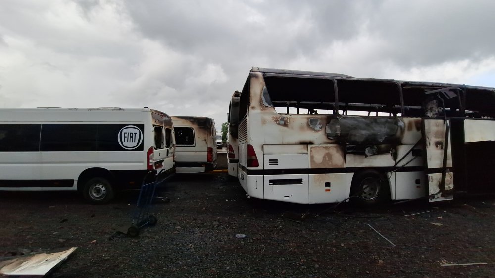 15 aracın yandığı yangında hasarın boyutu gün ağarınca ortaya çıktı