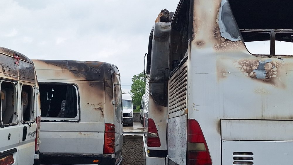 15 aracın yandığı yangında hasarın boyutu gün ağarınca ortaya çıktı