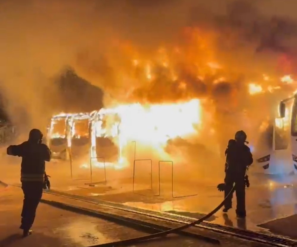 15 aracın yandığı yangında hasarın boyutu gün ağarınca ortaya çıktı