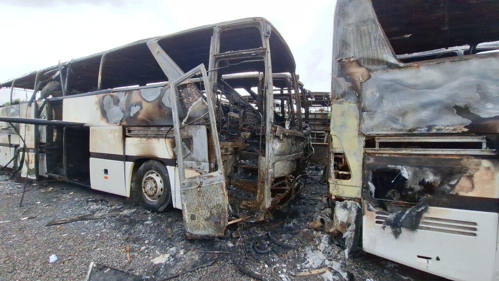 15 aracın yandığı yangında hasarın boyutu gün ağarınca ortaya çıktı