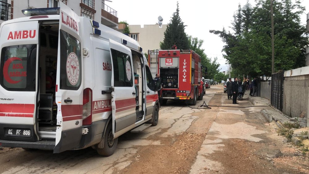 Adıyaman'daki bir evde yangın; çıktı: 2 kişi dumandan etkilendi