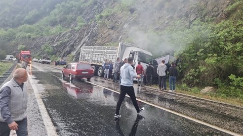 Bursa'daki feci kazada hayatını kaybeden anne ile oğul son yolculuğuna uğurlandı