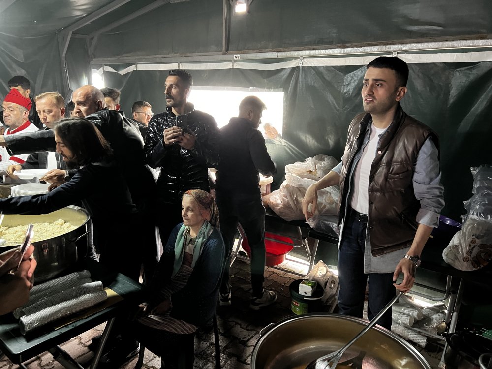 CZN Burak'tan Neşet Turan'ın ailesine ziyaret