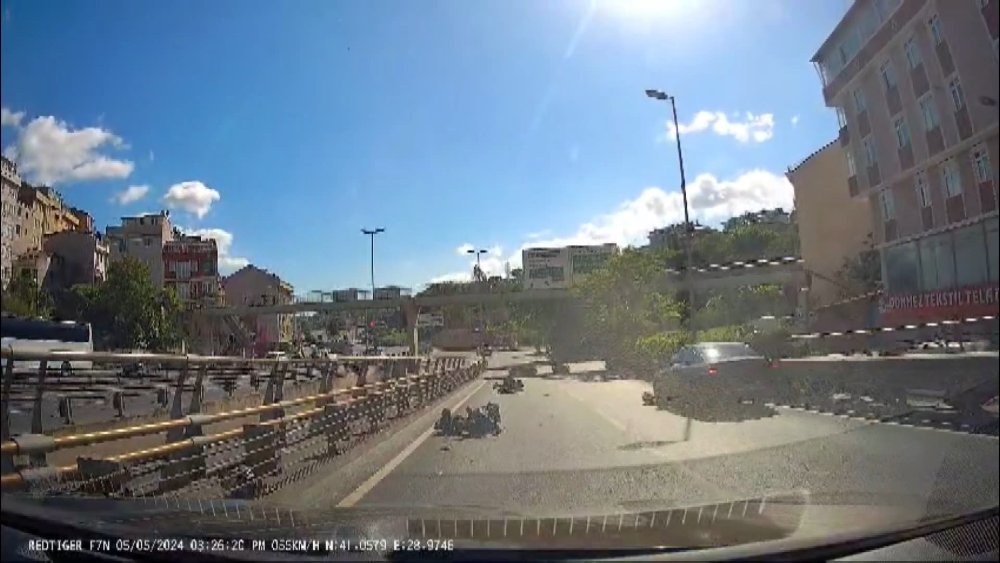 İki motosikletlinin feci kazası!