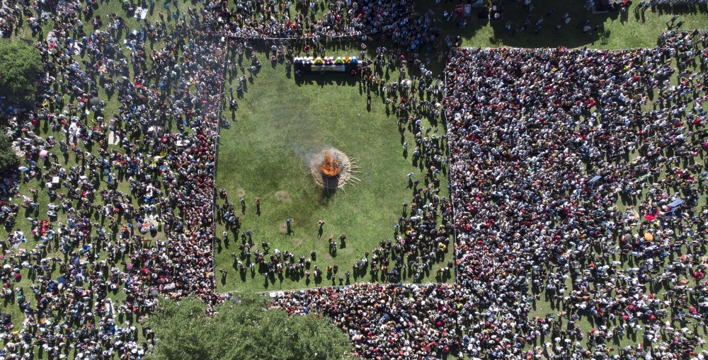 Kakava ateşi binlerce kişinin katımıyla yakıldı