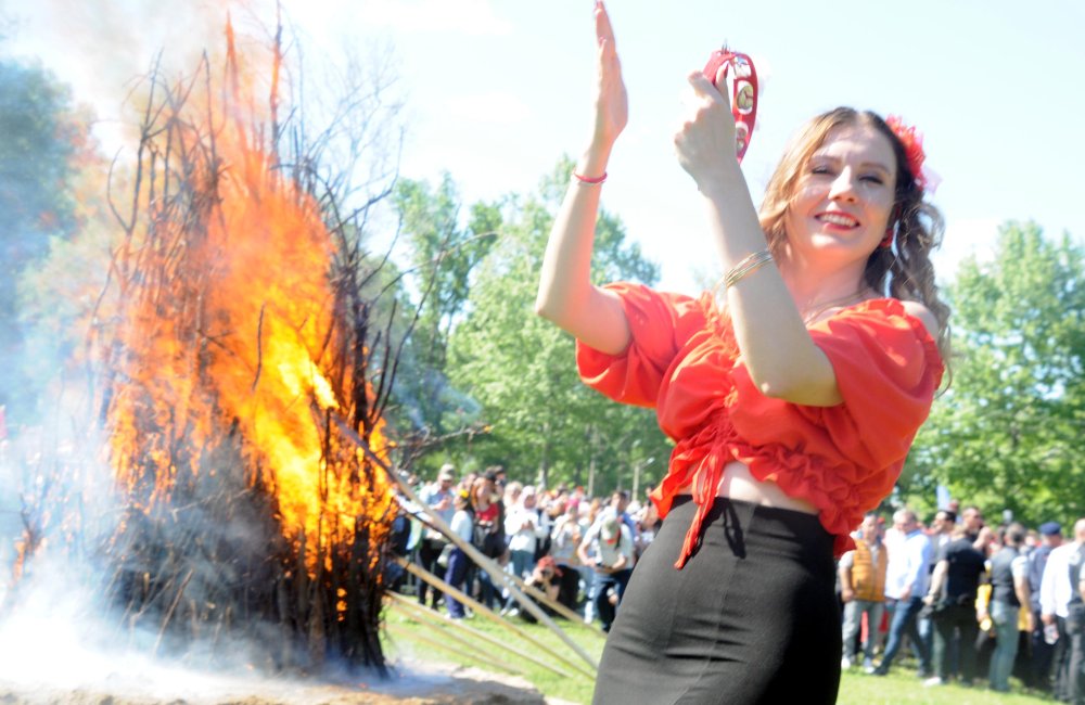 Kakava ateşi binlerce kişinin katımıyla yakıldı