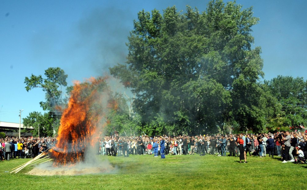 Kakava ateşi binlerce kişinin katımıyla yakıldı