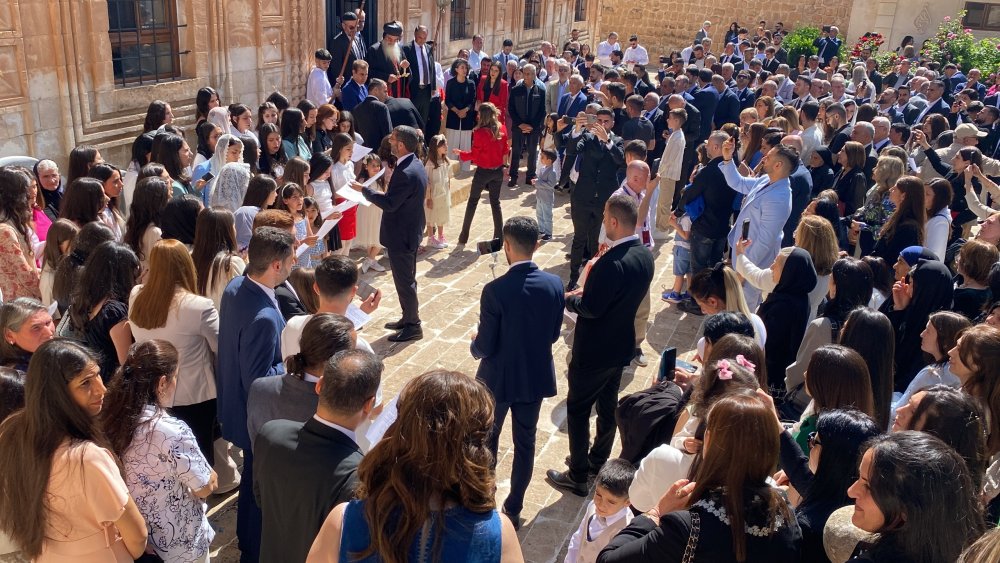 Mardin'de Süryaniler bir araya gelerek Paskalya Bayramı'nı kutladı