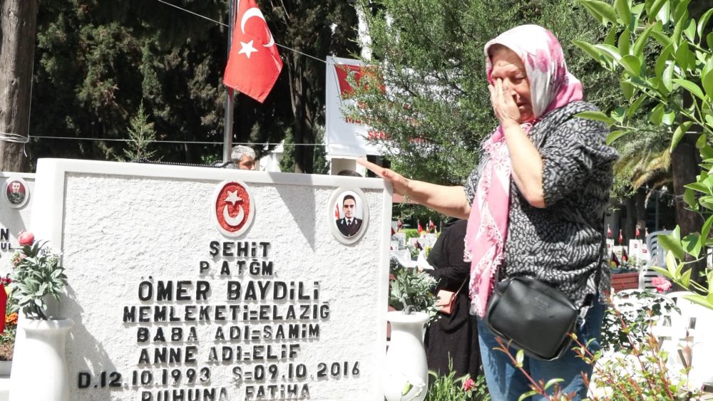 Edirnekapı Şehitliği’nde hüzünlü Anneler Günü