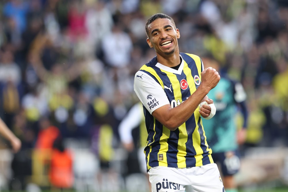 Fenerbahçe şampiyonluk şansını derbiye taşıdı