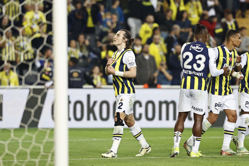 Fenerbahçe şampiyonluk şansını derbiye taşıdı