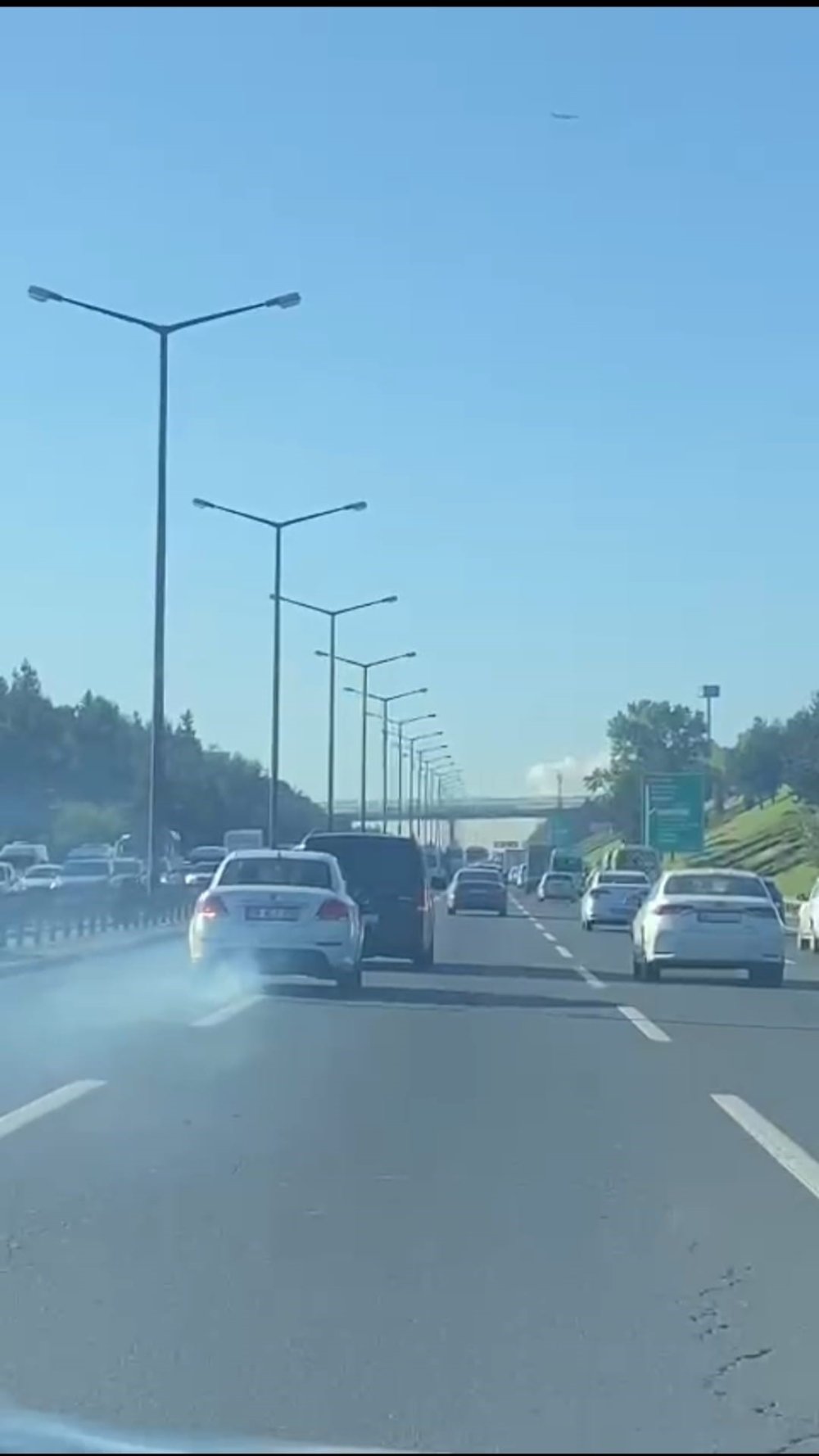 Sürücülerin tehlikeli yol verme inatlaşması