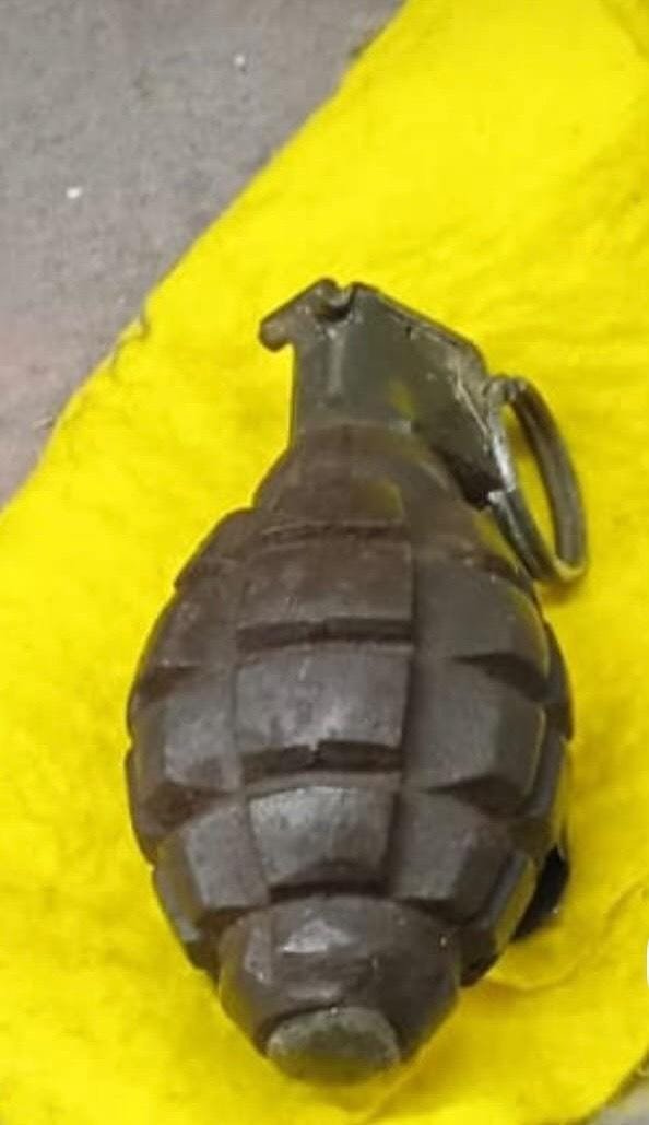 Sultangazi'de tekstil atölyesine saldırı: Pimi çekilmemiş el bombası atıldı