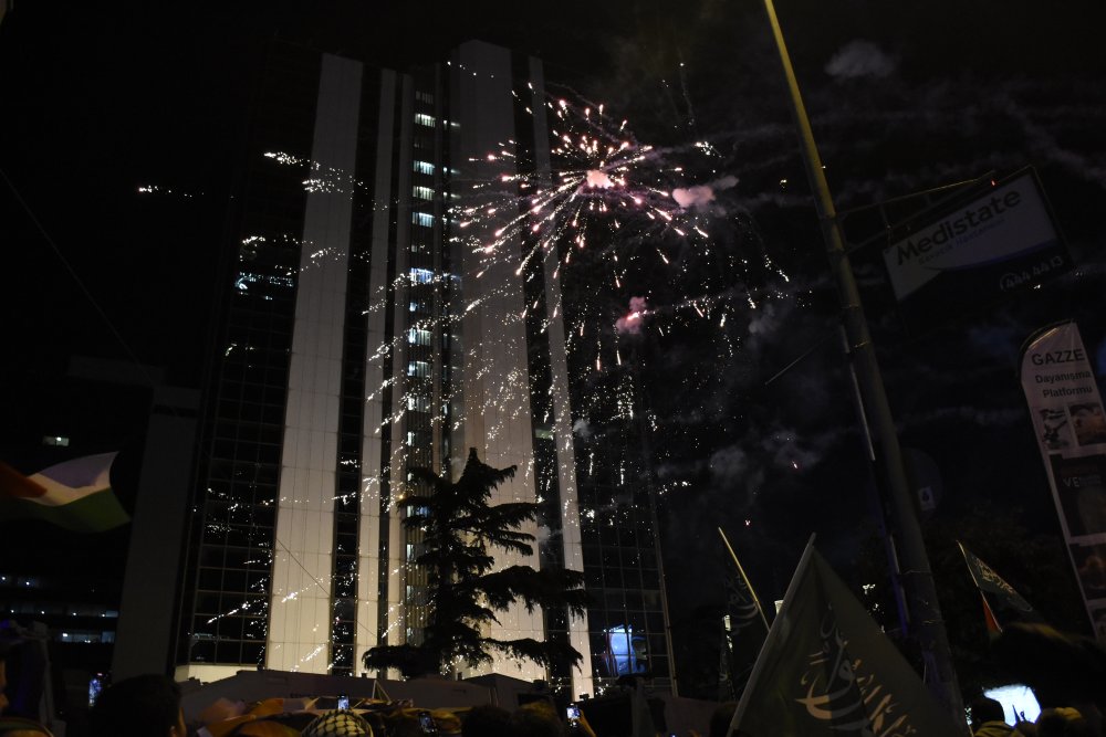 İsrail Başkonsolosluğu önünde saldırılara tepki: Yüzlerce kişi protesto etti