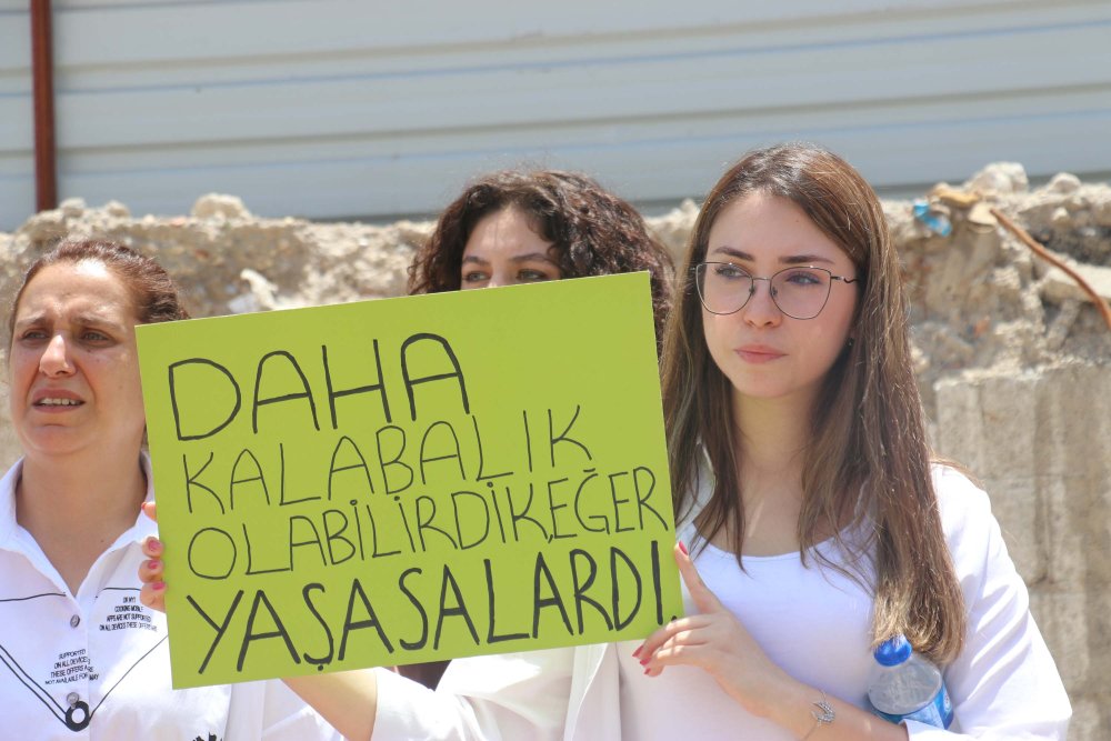 Furkan Apartmanı davası...Ersan Şen'e duruşma çıkışında tepki: Polis eşliğinde aracına bindi