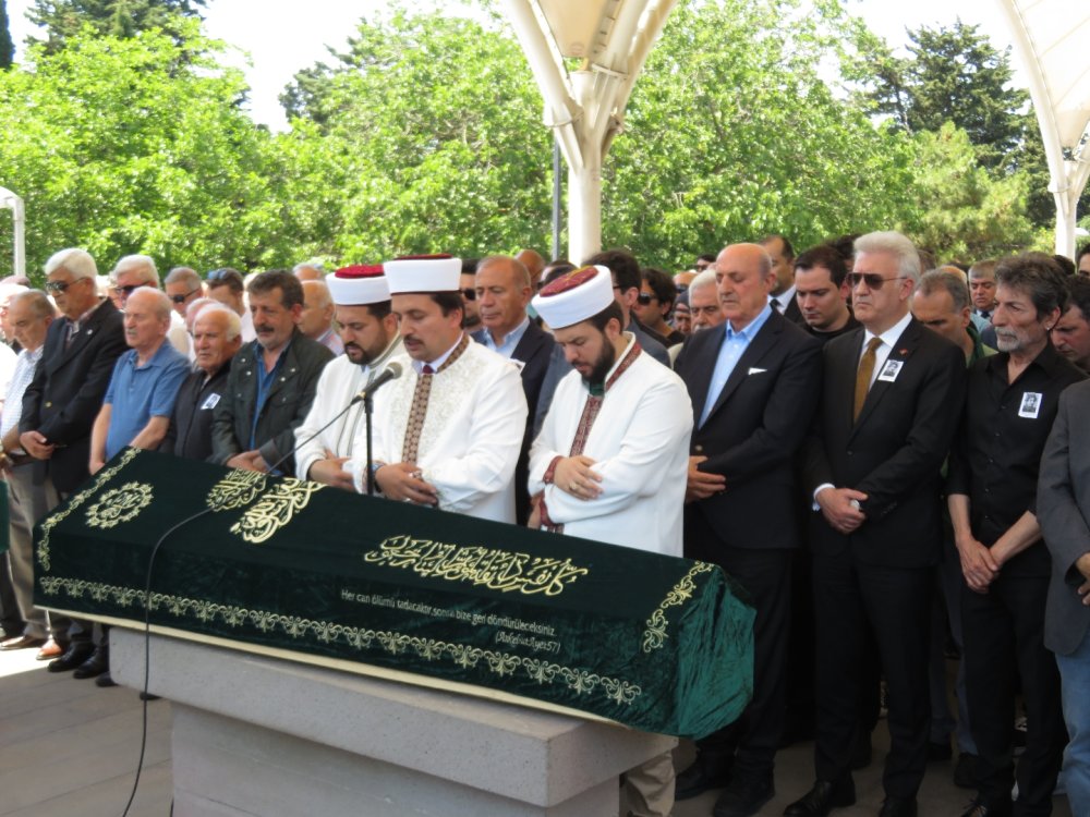 Usta Oyuncu Ahmet Uğurlu'ya veda: Sn yolculuğuna uğurlandı