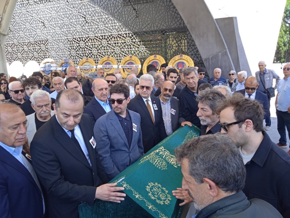 Usta Oyuncu Ahmet Uğurlu'ya veda: Sn yolculuğuna uğurlandı