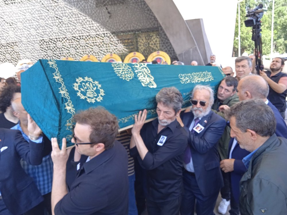 Usta Oyuncu Ahmet Uğurlu'ya veda: Sn yolculuğuna uğurlandı