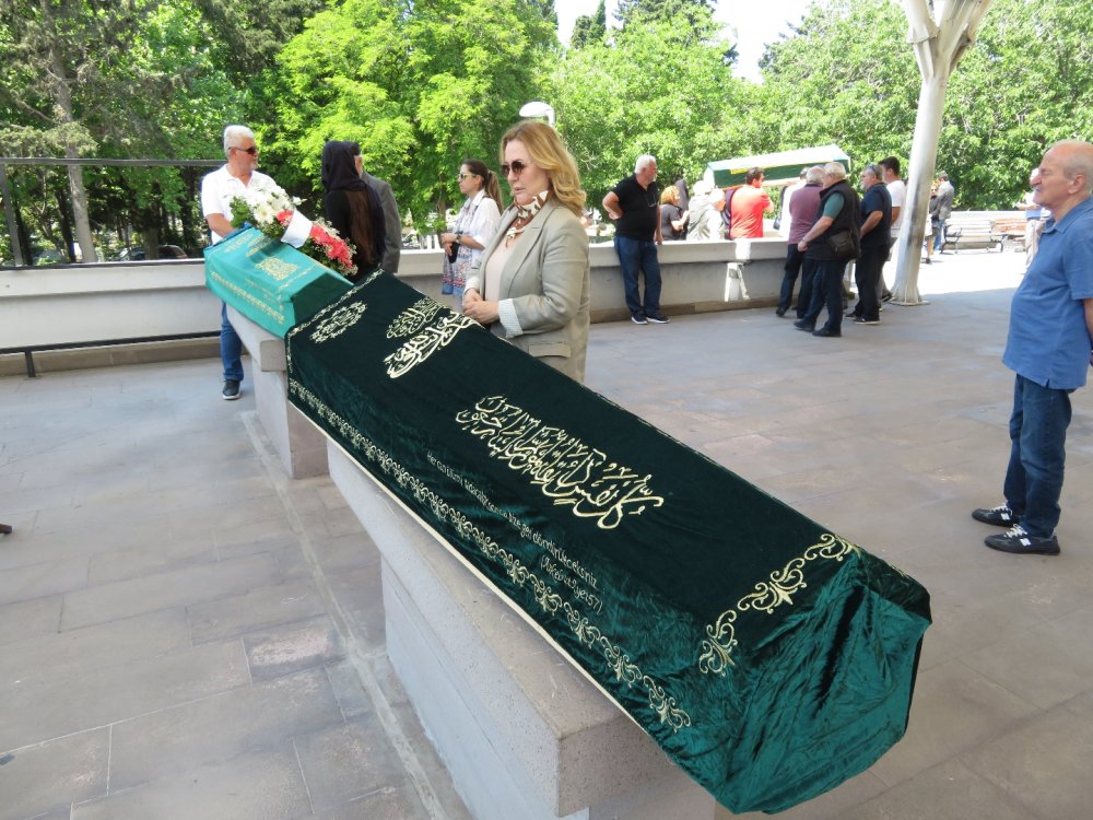 Usta Oyuncu Ahmet Uğurlu'ya veda: Sn yolculuğuna uğurlandı