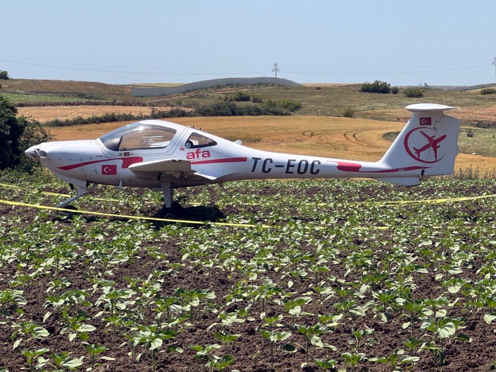 Tekirdağ'da eğitim uçağı, tarlaya zorunlu iniş yaptı
