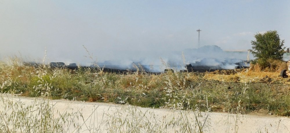 Aynı köyde çıkan iki farklı yangında 110 dönümlük buğday tarlası zarar gördü