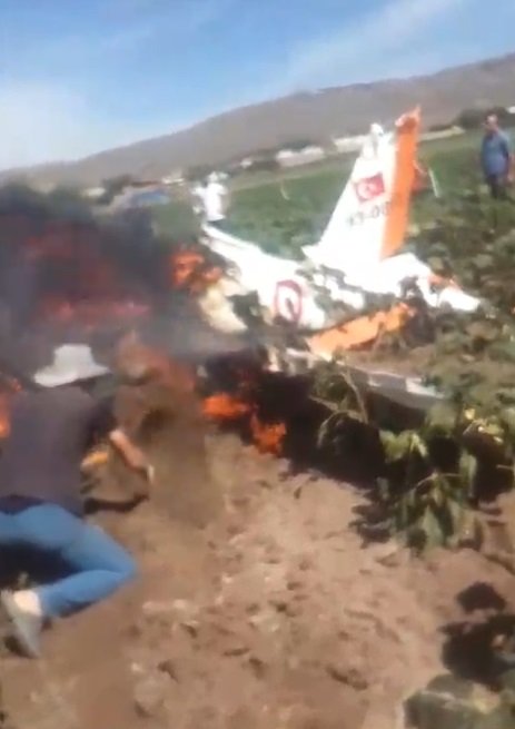 İki pilotun şehit olduğu kazanın görgü tanıkları anlattı: 'Cenazeler yanmasın diye mücadele ettik'