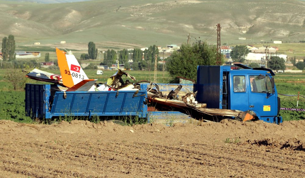 İki pilotun şehit olduğu kazanın görgü tanıkları anlattı: 'Cenazeler yanmasın diye mücadele ettik'