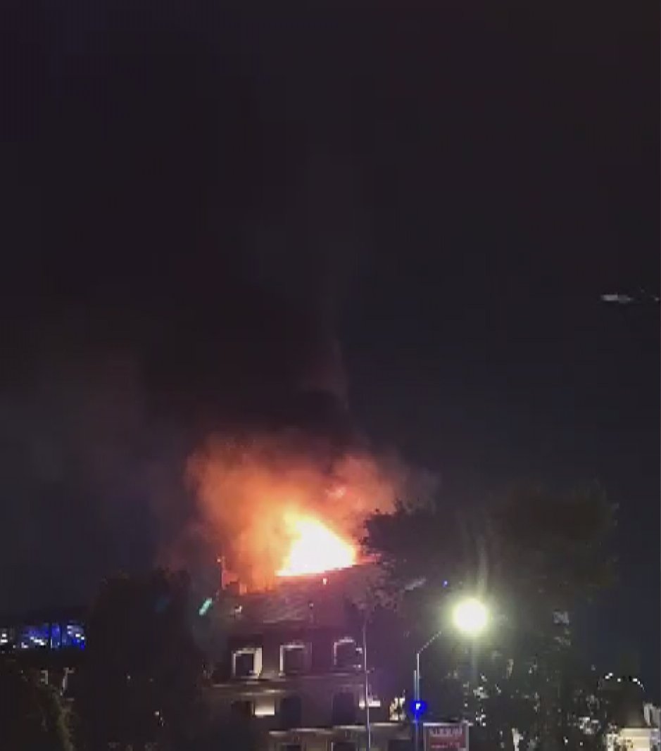 Kadıköy'de otel yangını!