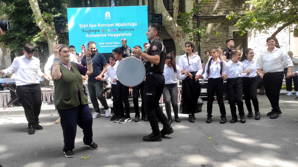 Kuştepe Çocuk Korosu Darülaceze sakinlerine konser verdi