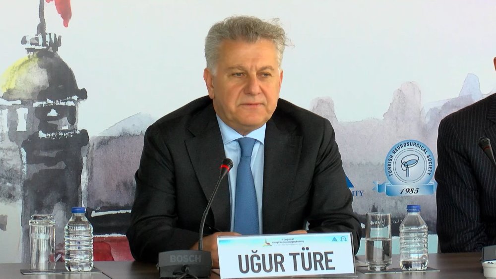 Önde gelen beyin cerrahları İstanbul'da buluştu