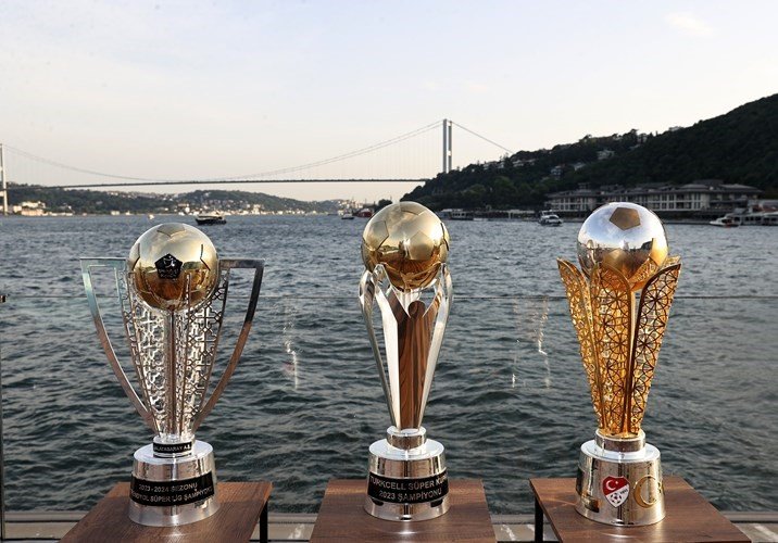 Okan Buruk'tan şampiyonluk kutlamalarına özür geldi!