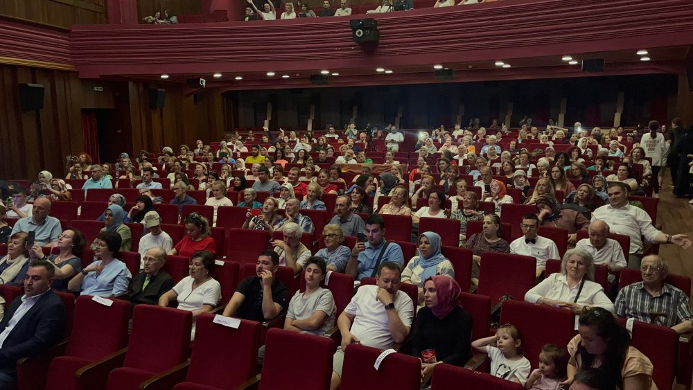 Otizm Anneler Korosu'ndan 'hüzünsüz şarkı' konseri