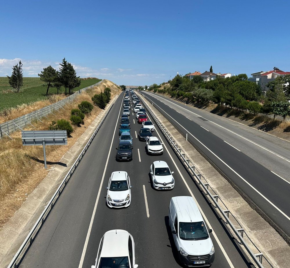 İstanbul-Tekirdağ yolunda yoğunluk sürüyor