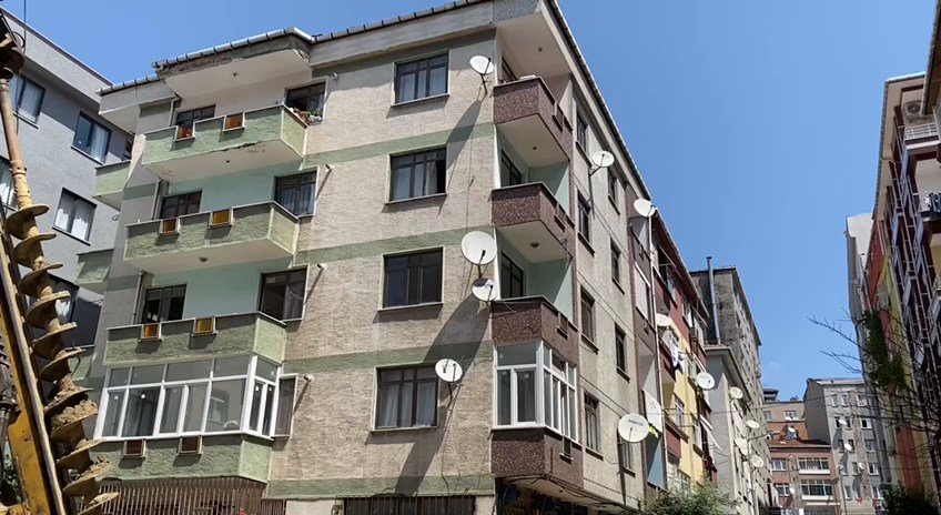 Bahçelievler'de hırsız şoku! Komşular hırsızı fark etti, polis yakaladı