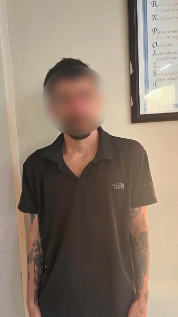 Büyükçekmece'de çatıda kenevir yetiştiren şüpheli yakalandı