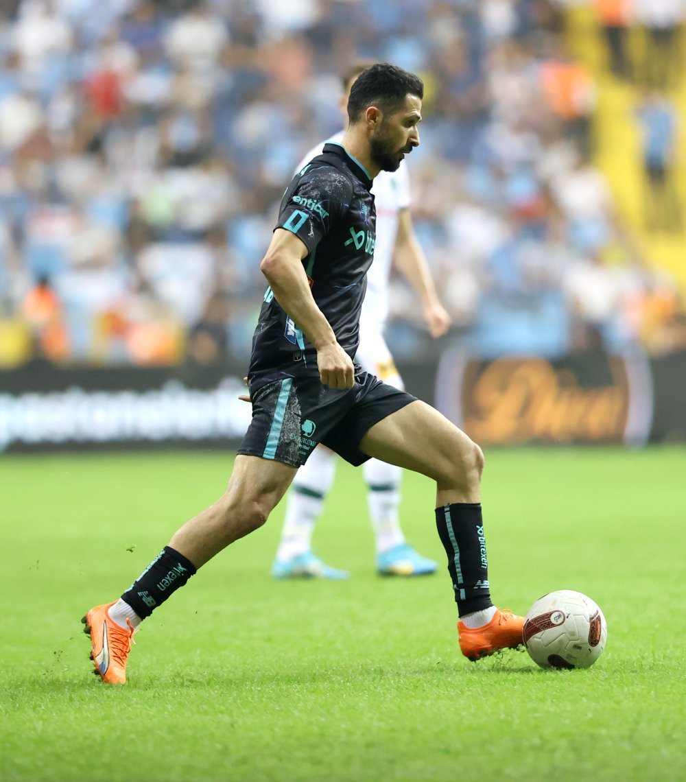 Eyüpspor, orta saha oyuncusu Emre Akbaba'yı kadrosuna kattı