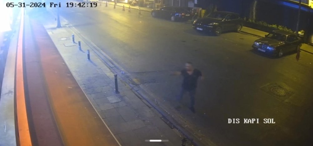 Kadıköy'de mekandan çıkarılan şahıs çalışanlara ateş açtı!