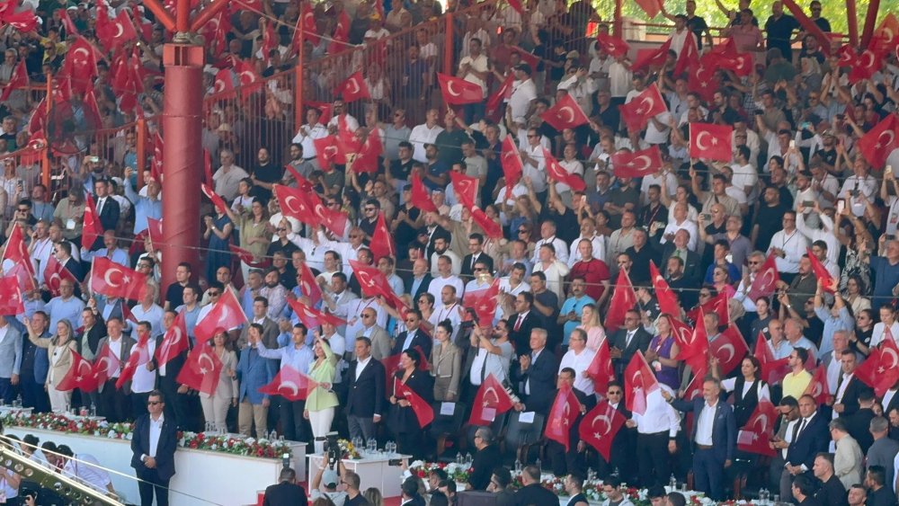 Kırkpınar Güreşleri Er Meydanı'nda dev Türk bayrağı açıldı