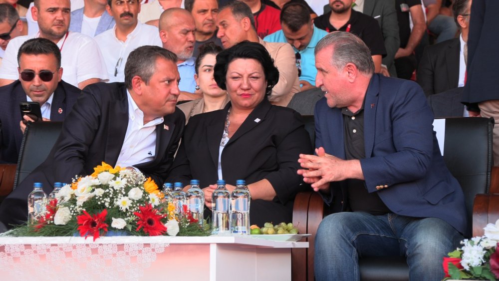 Kırkpınar Güreşleri Er Meydanı'nda dev Türk bayrağı açıldı