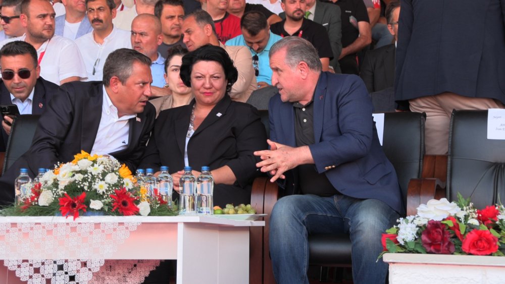 Kırkpınar Güreşleri Er Meydanı'nda dev Türk bayrağı açıldı