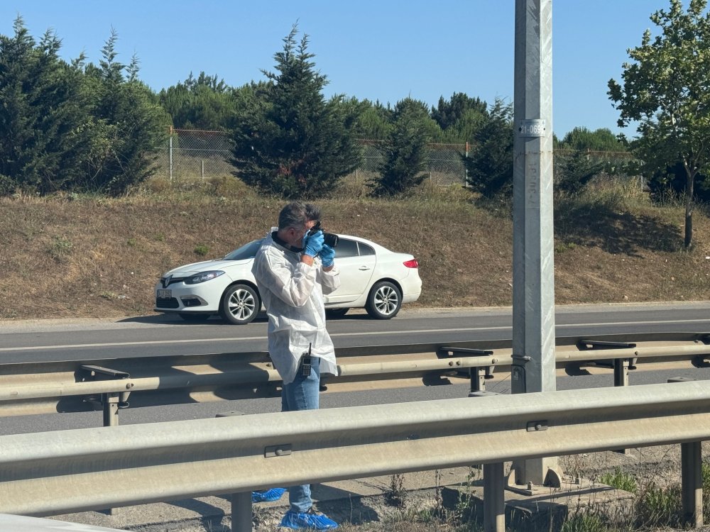 Pendik'te eşiyle sorun yaşayan adam, araçların önüne kendini attı