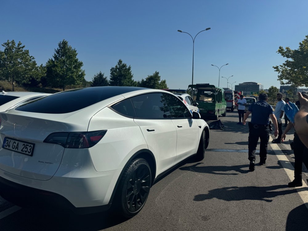 Pendik'te eşiyle sorun yaşayan adam, araçların önüne kendini attı