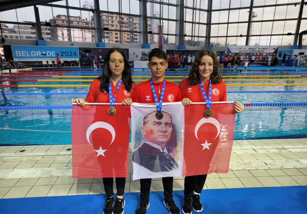 Türk yüzücülerden rekorlarla gelen şampiyonluklar