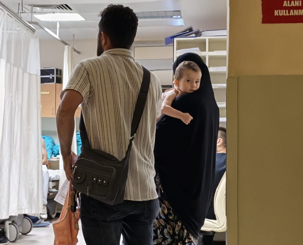 4. kattan düşen 1 yaşındaki bebeği asma yaprakları kurtardı!