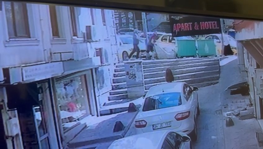 Beyoğlu'nda otel odasında vahşet! Sevgilisini döverek öldürdü!