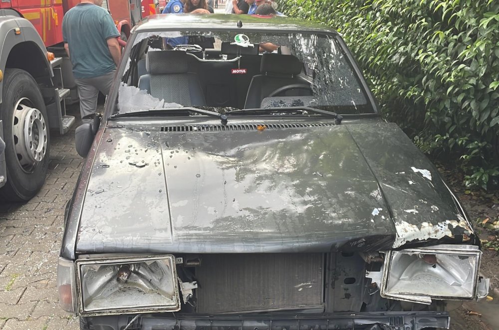 Böyle eş kavgası görülmedi! Kadın otomobili parçaladı, kocası evi yaktı!