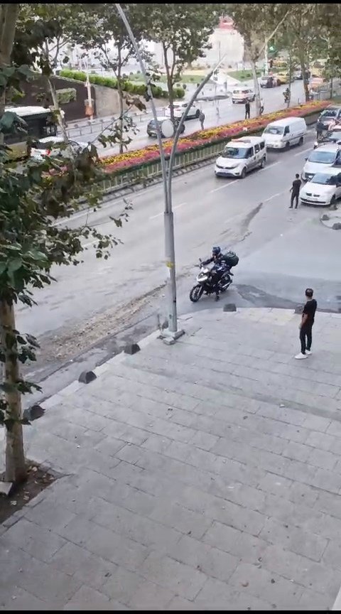 Yolu kapatan düğün magandaları, sivil polisi engelleyip kaçtı!