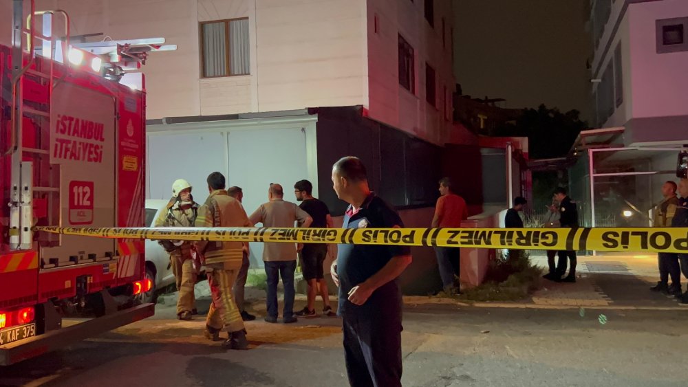 Sultanbeyli'deki kapalı otoparkta yangın paniği, mahsur kalanlar tahliye ediliyor